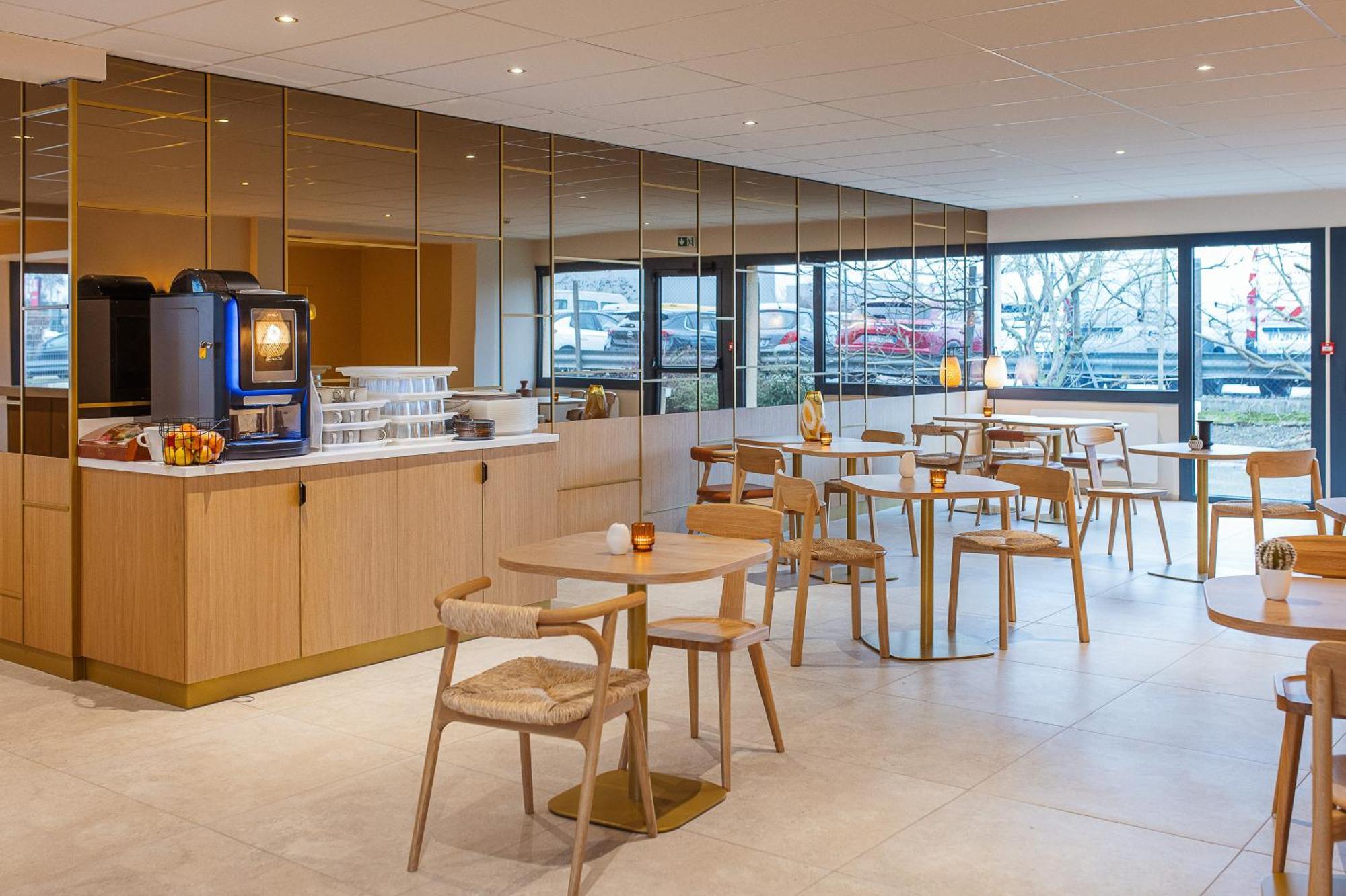 Hotel Bhoma Troyes La Chapelle-Saint-Luc Exteriör bild