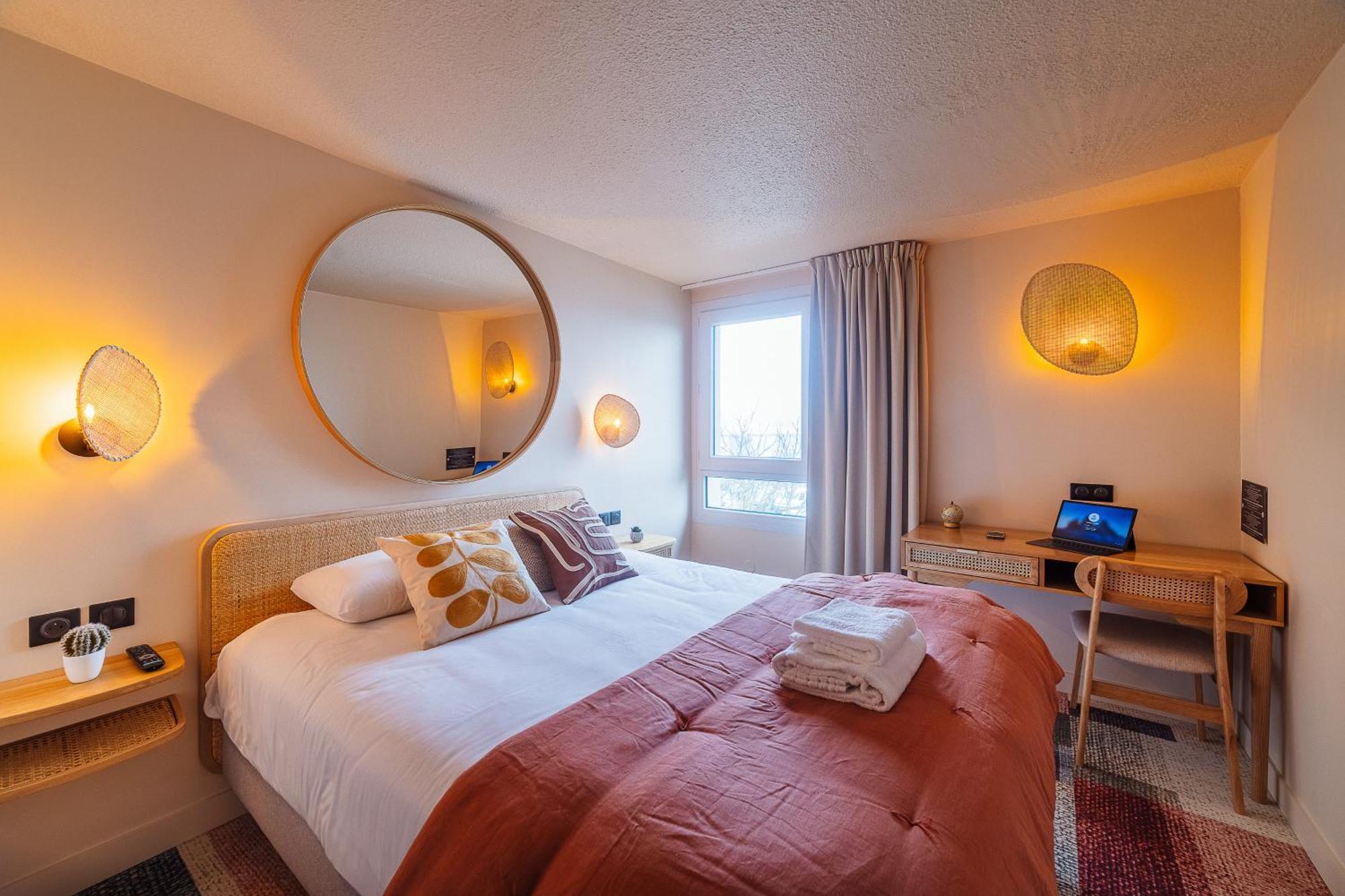 Hotel Bhoma Troyes La Chapelle-Saint-Luc Exteriör bild