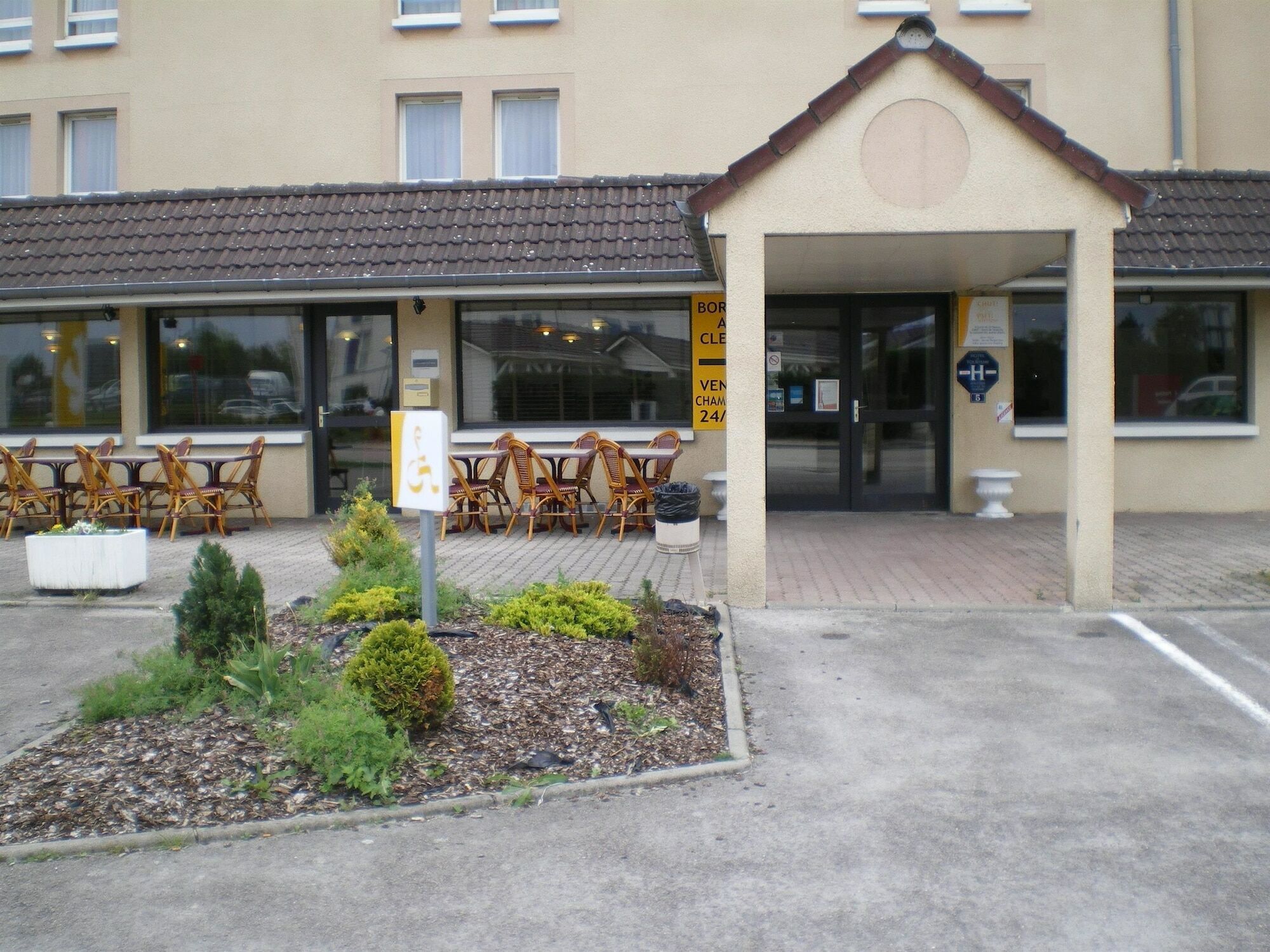 Hotel Bhoma Troyes La Chapelle-Saint-Luc Exteriör bild